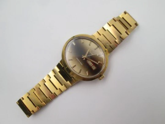 Mido Ocean Star. 30 microns gold plated. Automatic. Bracelet. Calendar. 1970's