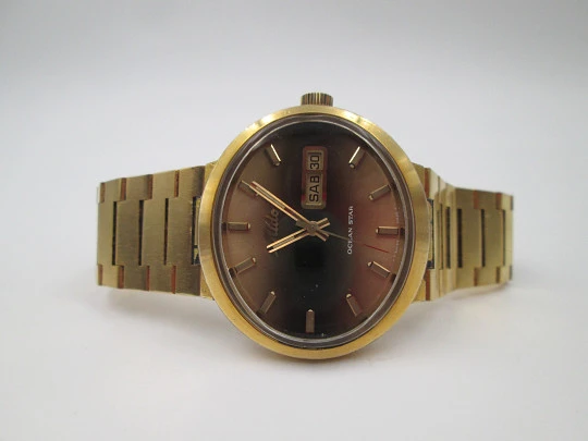 Mido Ocean Star. 30 microns gold plated. Automatic. Bracelet. Calendar. 1970's