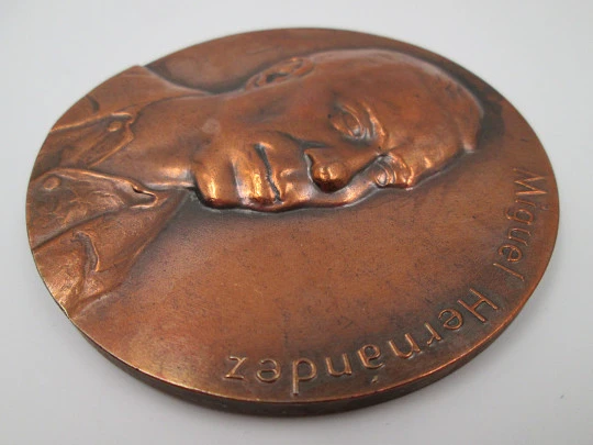 'Miguel Hernández Gilabert' FNMT copper medal. High relief work. 1985. Spain