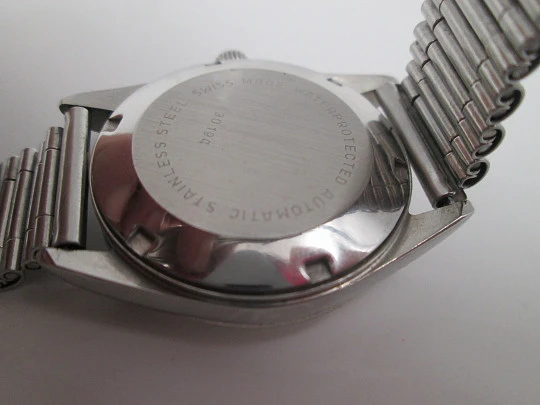 Milus. Stainless steel. Automatic. Calendar. Bracelet. Fluted bezel. 1970's