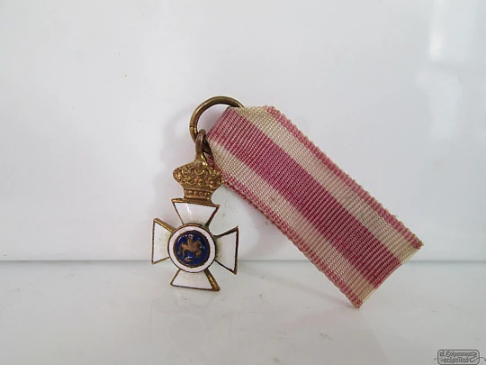 Miniature cross. St. Hermenegildo military Order. 1950's. Golden