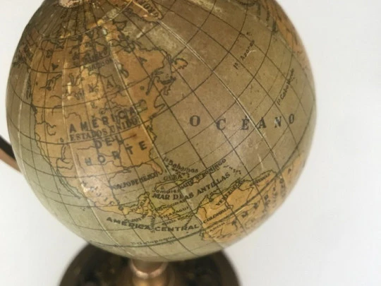 Miniature globe. Pla Dalmau. Wood & paper. 1930's. Metal stand