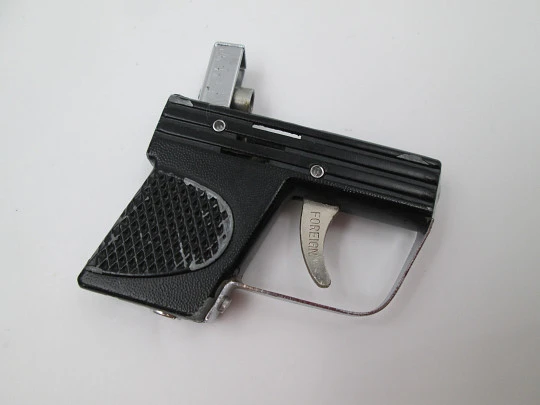 Miniature gun petrol pocket lighter. Silver plated and black lacquer. Box. 1970's