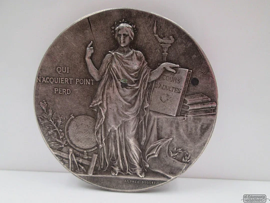 Ministry of Public Instruction medal. Sterling silver. 1900. France. Dubois