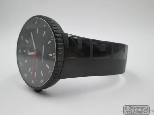 Momo Design Jet. Titanium case / rubber strap. Quartz. Italy / Swiss. Box