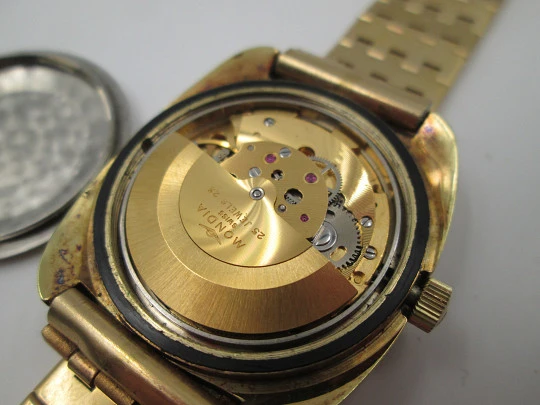 Mondia Moonlander. Gold plated & stainless steel. Automatic. 1960's. Bracelet