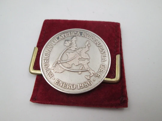 Moneda plata ley. Exposición filatélica ingreso en la CEE. Diputación Zamora. Funda. 1986