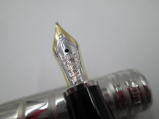 Montblanc 144 Meisterstück Facet. Platinum plated. Converter