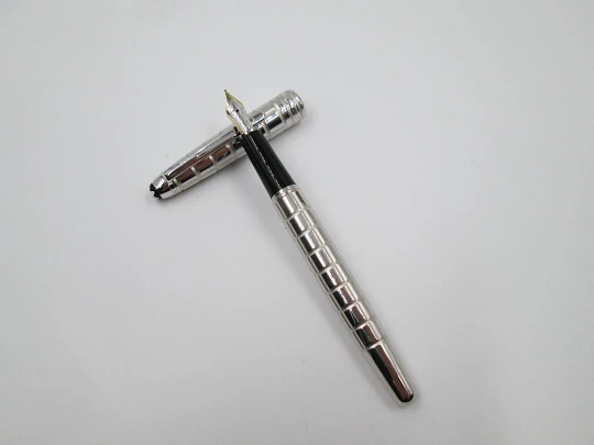 Montblanc 144 Meisterstück Facet. Platinum plated. Converter