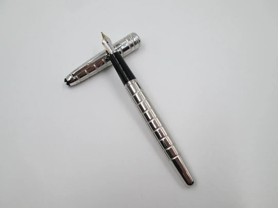 Montblanc 144 Meisterstück Facet. Platinum plated. Converter