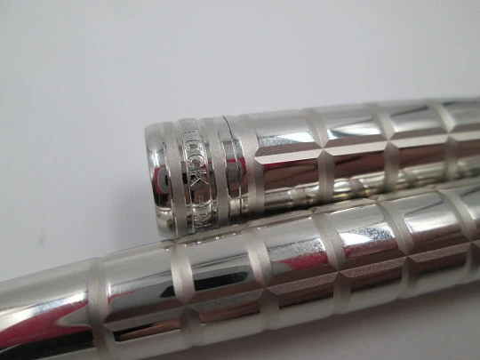 Montblanc 144 Meisterstück Facet. Platinum plated. Converter