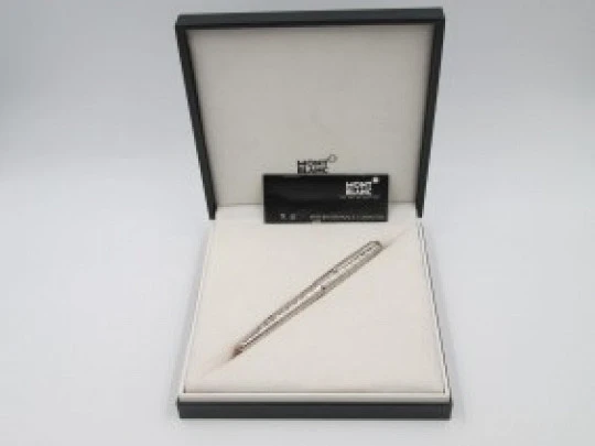 Montblanc 144 Meisterstück Facet. Platinum plated. Converter