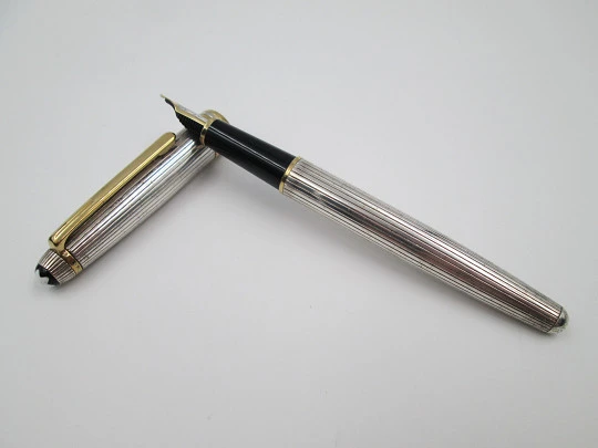 Montblanc 144 Meisterstück Solitaire. Plata ley 925 y detalles chapados oro. Estuche