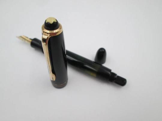 Montblanc 246G Demonstrator. Black glossy celluloid. 1950's