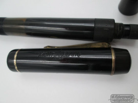 Montblanc 334 1/2. Black celluloid and gold plated. 1940's. Piston filler