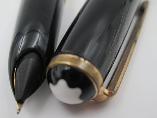 Montblanc 630. Celuloide negro y detalles chapados oro. Carga émbolo. 1950