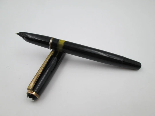 Montblanc 630. Celuloide negro y detalles chapados oro. Carga émbolo. 1950