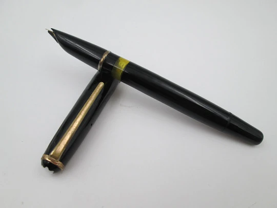 Montblanc 630. Celuloide negro y detalles chapados oro. Carga émbolo. 1950