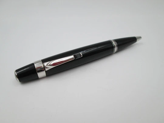 Montblanc Bohème ballpoint pen. Black resin & platinum metal. Box. 2000's