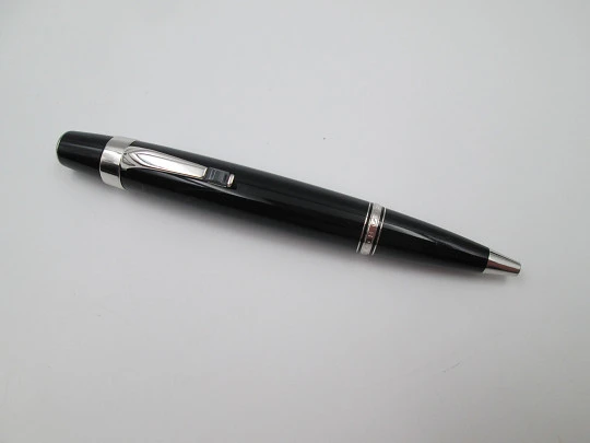 Montblanc Bohème ballpoint pen. Black resin & platinum metal. Box. 2000's