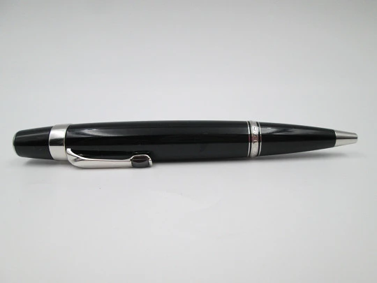Montblanc Bohème ballpoint pen. Black resin & platinum metal. Box. 2000's