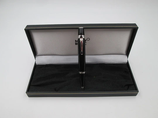 Montblanc Bohème ballpoint pen. Black resin & platinum metal. Box. 2000's