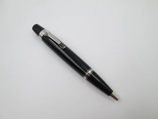Montblanc Bohème Noir ballpoint pen. Resin & silver plated. Original box
