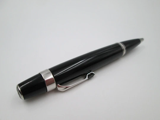 Montblanc Bohème Noir ballpoint pen. Resin & silver plated. Original box