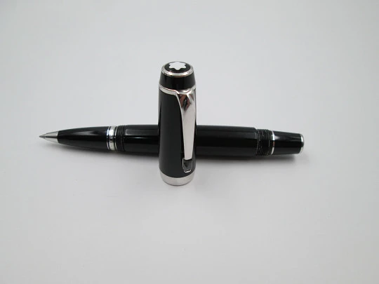 Montblanc Bohème rollerball pen. Black resin and platinum metal. 2000's