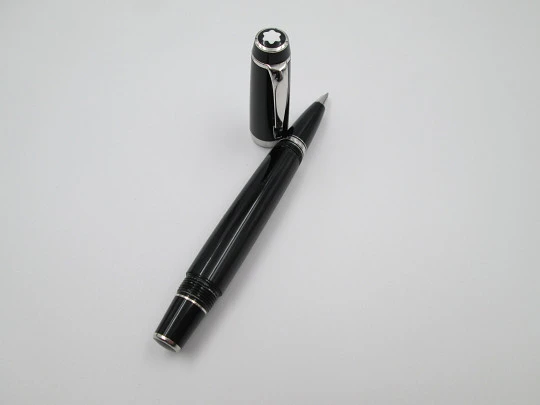 Montblanc Bohème rollerball pen. Black resin and platinum metal. 2000's