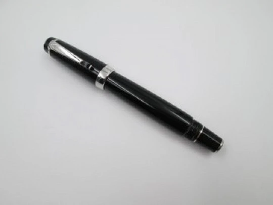 Montblanc Bohème rollerball pen. Black resin and platinum metal. 2000's