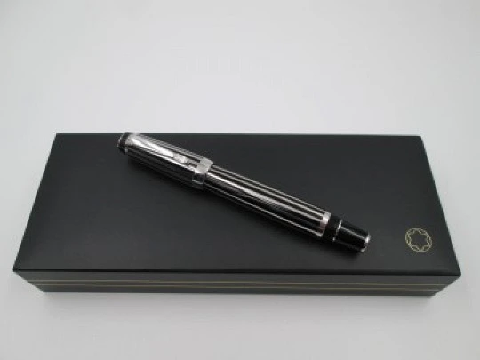 Montblanc Bohème Stripe rollerball. Black resin & platinum-plated bands