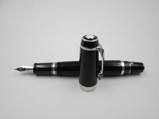 Montblanc Bohéme. Black resin and platinum details. 14k nib. Box