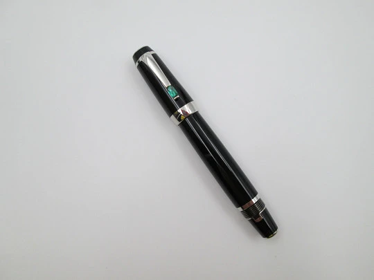 Montblanc Bohéme. Black resin and platinum details. 14k nib. Box