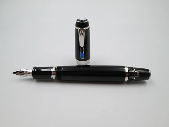 Montblanc Bohéme. Black resin & platinum details. 14k nib. Box