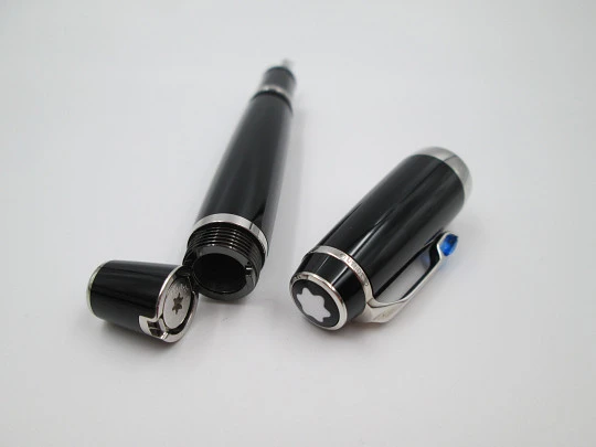 Montblanc Bohéme. Resina negra y detalles platinados. 14K. Estuche