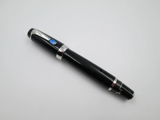 Montblanc Bohéme. Resina negra y detalles platinados. 14K. Estuche