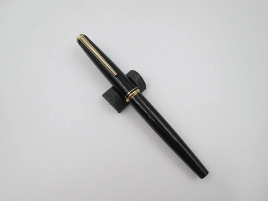 Montblanc Classic CF fountain pen. Black resin & gold plated details. 14k gold nib. 1980's