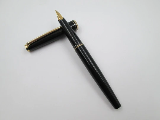 Montblanc Classic CF. Black resin & gold plated. Box. Cartridge. 1980's