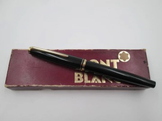 Montblanc Classic CF. Resina negra y chapados oro. Caja. 1980. Cartuchos