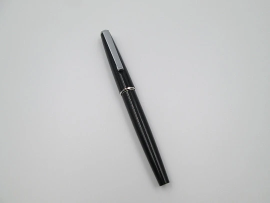 Montblanc Classic fountain pen. Black resin & silver plated. 1980's