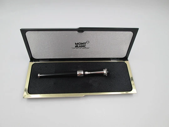 Montblanc Etoile. Platinum plated. Black precious resin. 18K gold nib