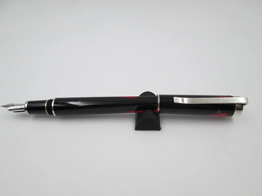 Montblanc Franz Kafka. 2004. Dark red translucent precious resin