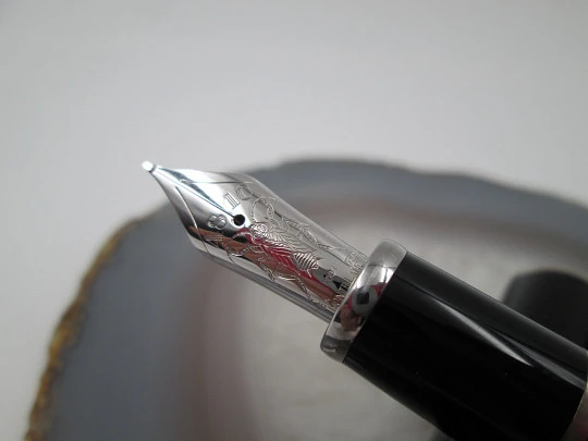 Montblanc Franz Kafka. 2004. Dark red translucent precious resin