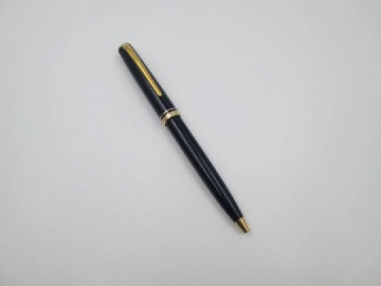 Montblanc Generation ballpoint pen. Blue resin and gold plated. Germany. 1990's