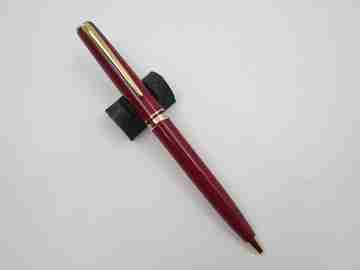 Montblanc Generation ballpoint pen. Garnet resin and gold plated. Box. 1990's. Germany