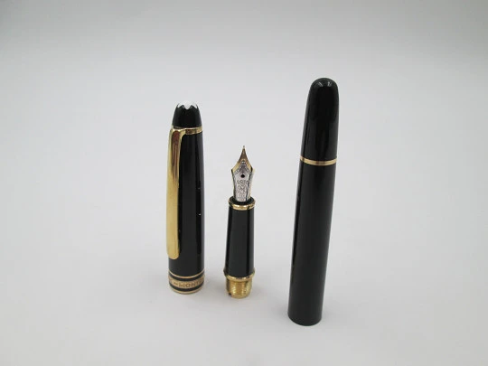 Montblanc Meisterstück 144. Black resin & gold plated details. 14K gold nib