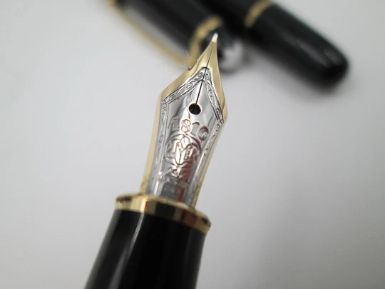 Montblanc Meisterstück 144. Black resin & gold plated details. 14K gold nib