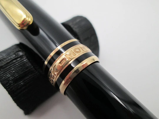 Montblanc Meisterstück 144. Black resin & gold plated details. 14K gold nib