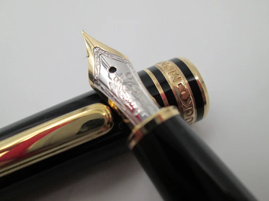 Montblanc Meisterstück 144. Black resin & gold plated details. 14K gold nib